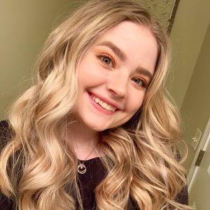 Meet your Posher, Olivia